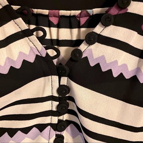 BCBG Blouse, 3/4 button up sleeve, geometric design. - Picture 5 of 10